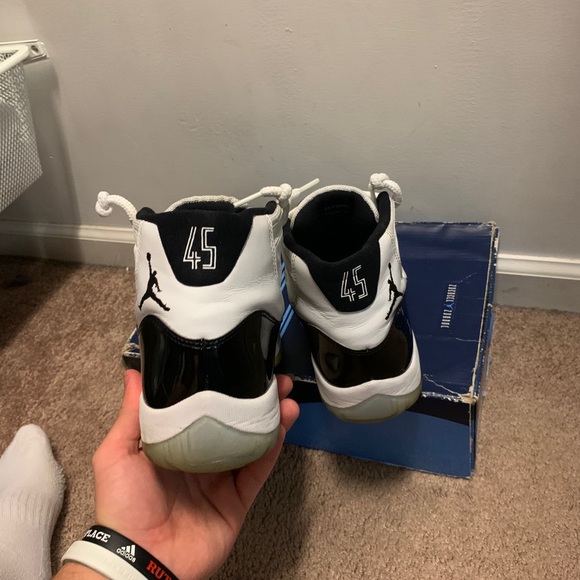 Jordan 11 Concords Size 10 - Picture 4 of 5
